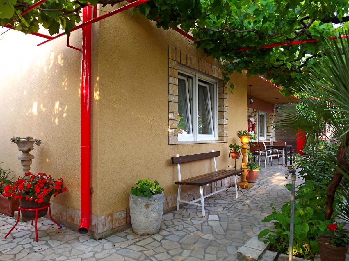 Apartments Maricic 200 Meters From The Beach نوفي فينودولسكي المظهر الخارجي الصورة