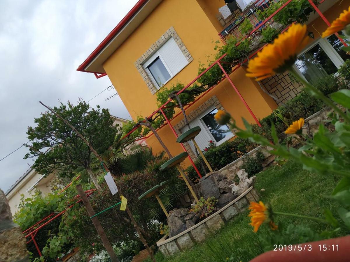 Apartments Maricic 200 Meters From The Beach نوفي فينودولسكي المظهر الخارجي الصورة