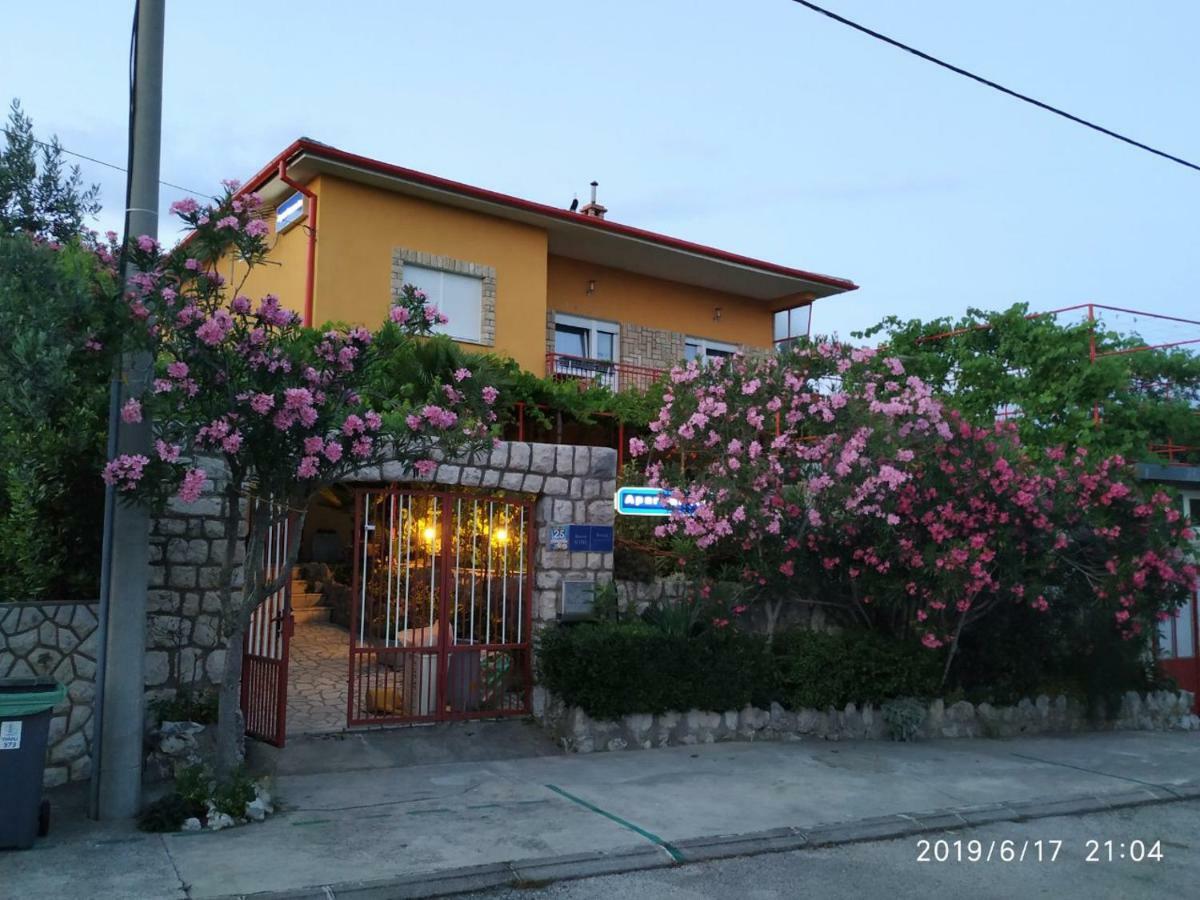 Apartments Maricic 200 Meters From The Beach نوفي فينودولسكي المظهر الخارجي الصورة
