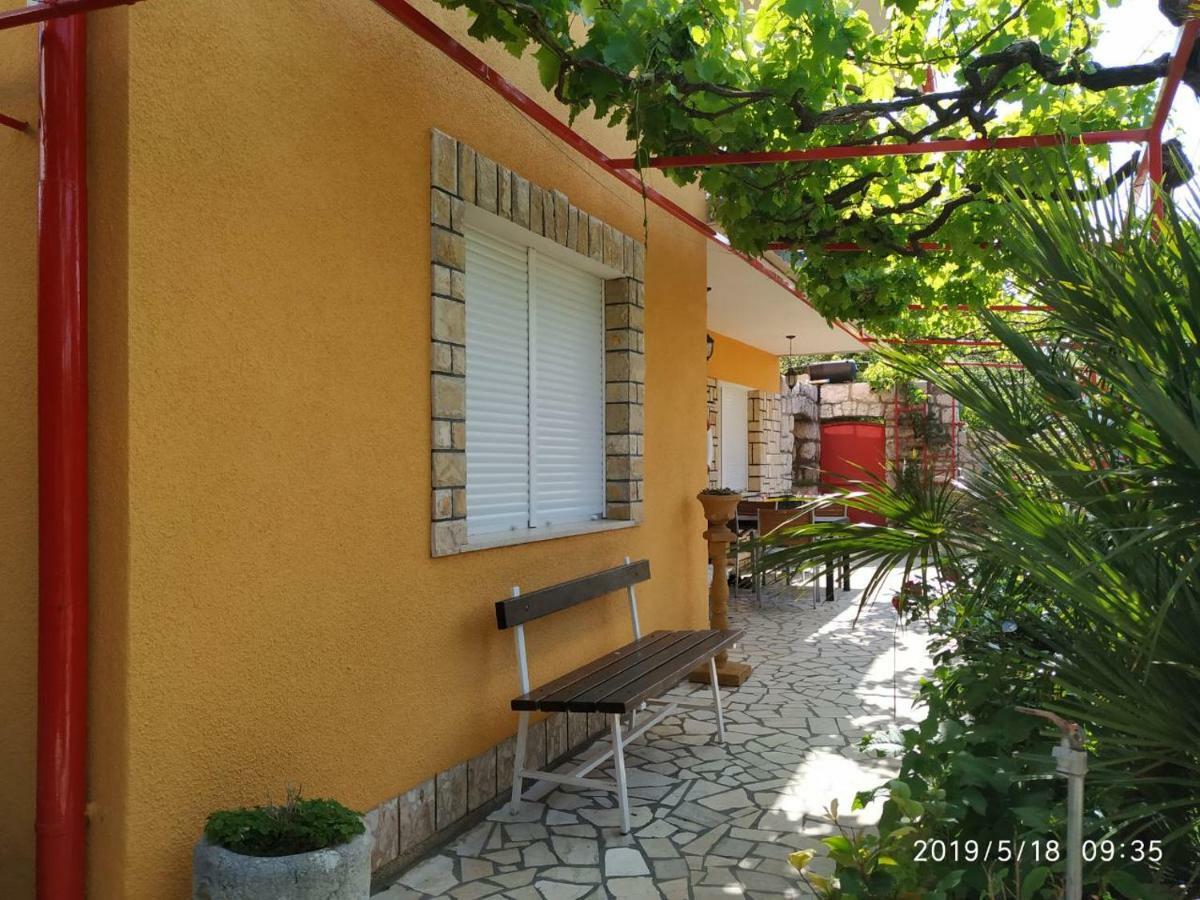 Apartments Maricic 200 Meters From The Beach نوفي فينودولسكي المظهر الخارجي الصورة