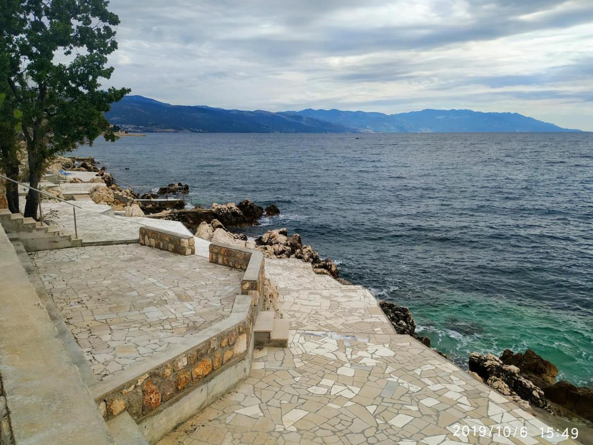 Apartments Maricic 200 Meters From The Beach نوفي فينودولسكي المظهر الخارجي الصورة
