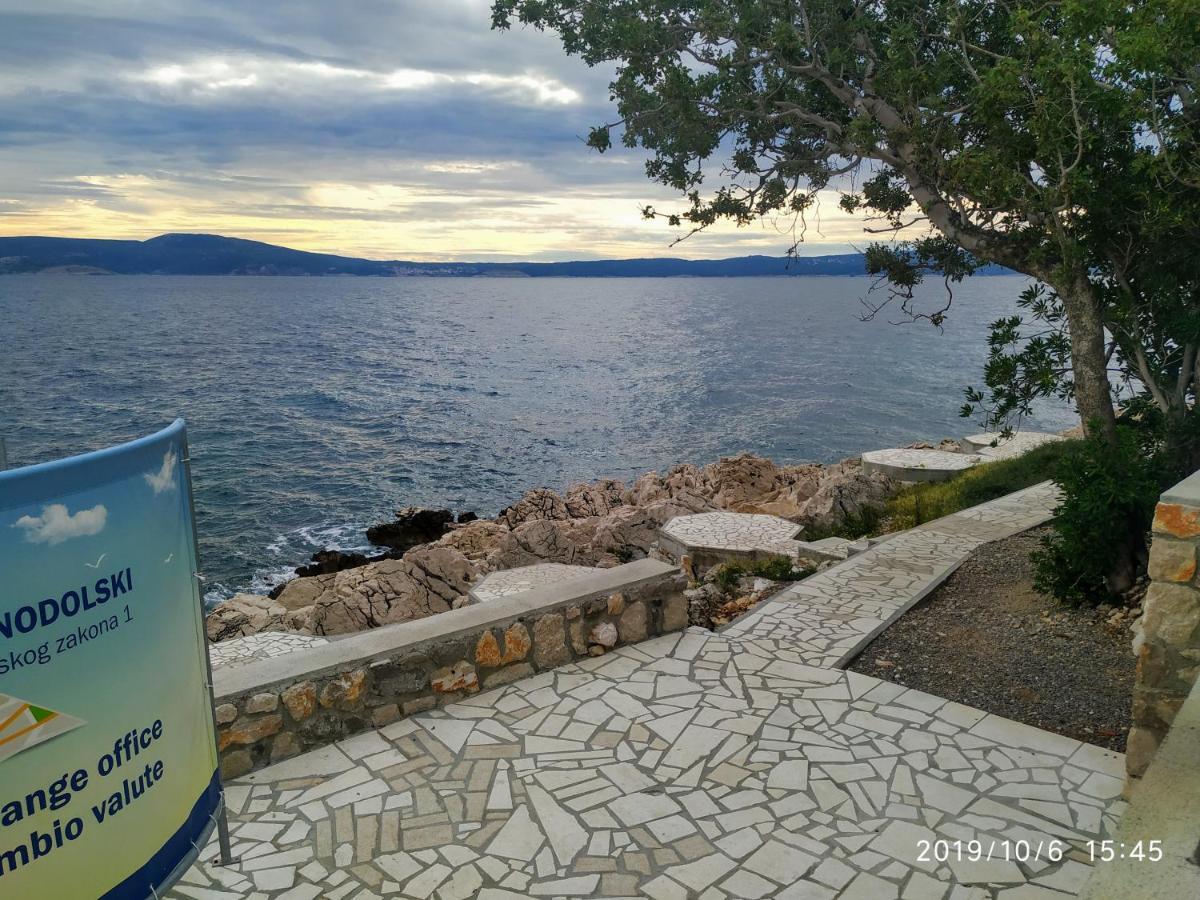 Apartments Maricic 200 Meters From The Beach نوفي فينودولسكي المظهر الخارجي الصورة